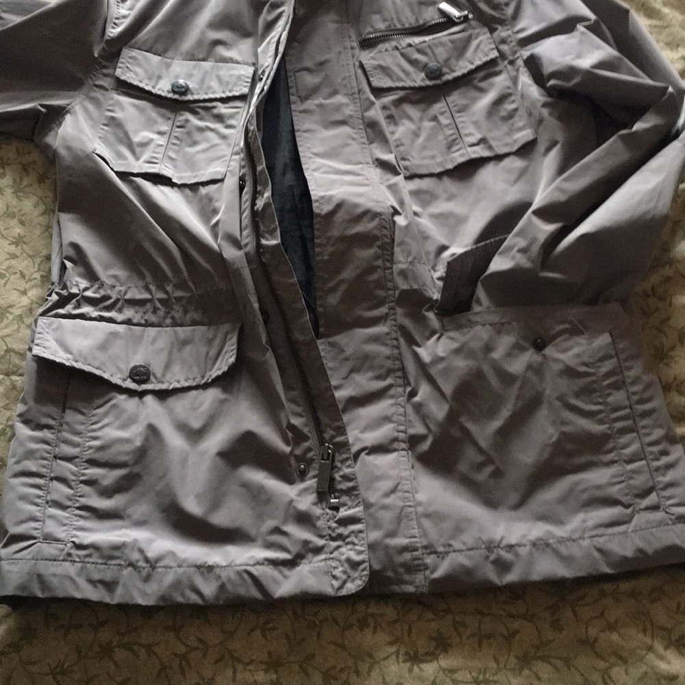 Windbreaker - Picture 5 of 5